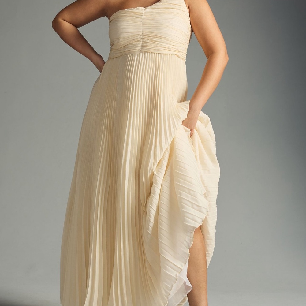 Elegant One-Shoulder Pleated Dress in Cream